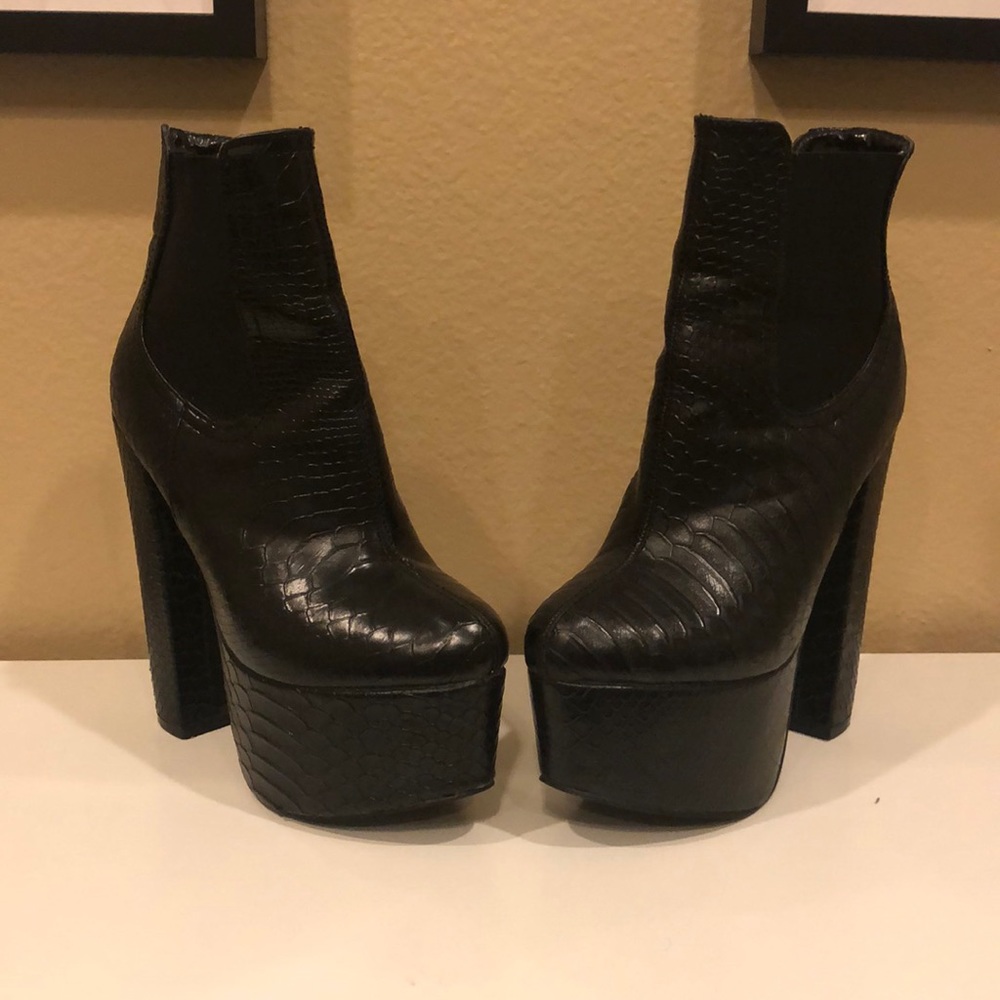 Platform ankle boots